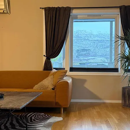 Elegant With Northern Lights View شقة