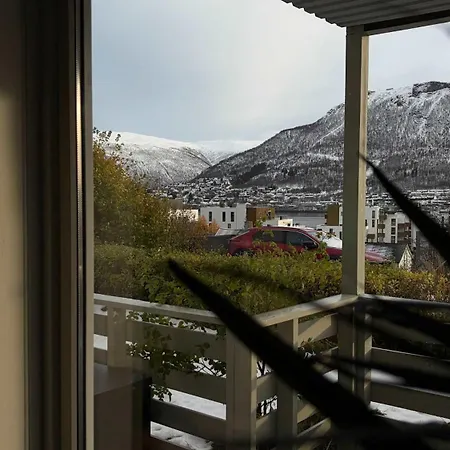 Elegant With Northern Lights View شقة